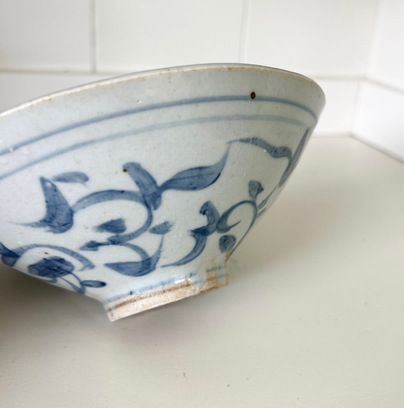  A bottom lower view of blue and white porcelain bowl