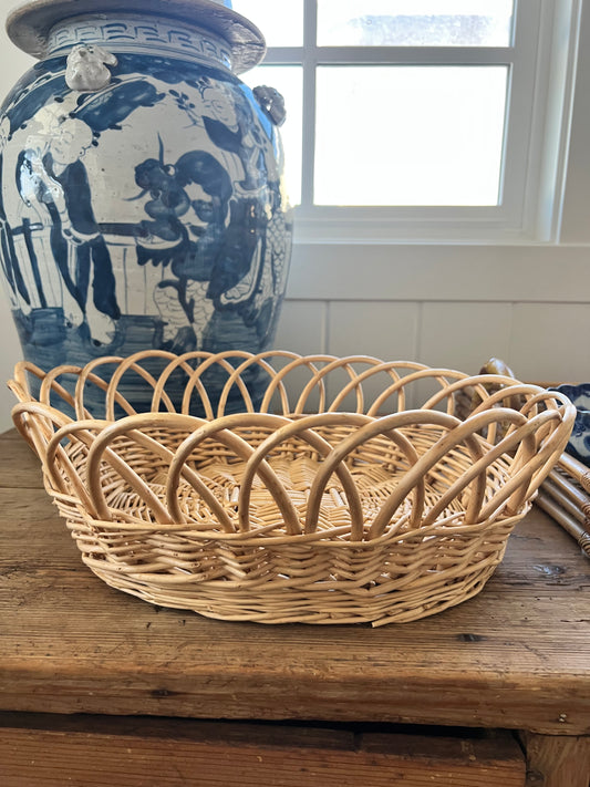 Scallop oval basket