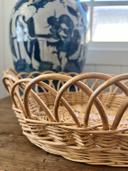 Scallop oval basket